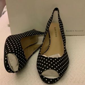 Ladies polkadot blue 2 inch heels strap